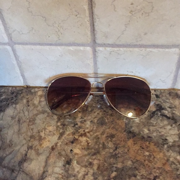 Classic Aviator Brown Sunglasses - Picture 2 of 5